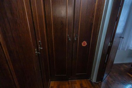 Casa à venda com 1000m², 5 quartos e 10 vagas Casa à venda com 1000m², 5 quartos e 10 vagascloset