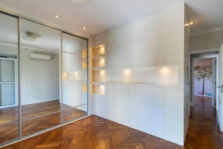 Apartamento à venda com 90m², 2 quartos e 2 vagas Apartamento à venda com 90m², 2 quartos e 2 vagasQuarto 1 - Suíte