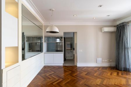 Sala de apartamento à venda com 2 quartos, 90m² em Cambuí, Campinas