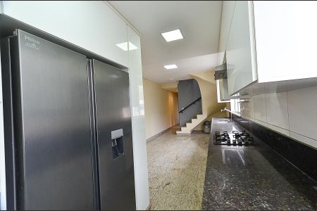 Apartamento para alugar com 130m², 2 quartos e 2 vagasCozinha
