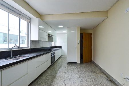 Apartamento para alugar com 130m², 2 quartos e 2 vagasCozinha