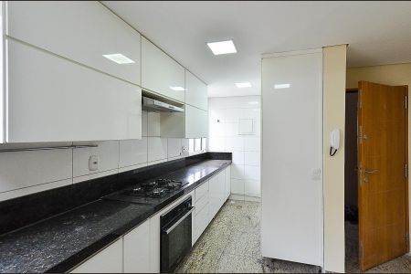 Apartamento para alugar com 130m², 2 quartos e 2 vagasCozinha