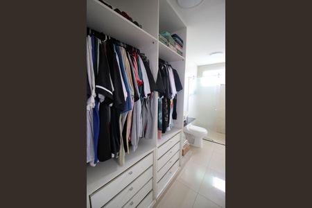 Apartamento para alugar com 100m², 2 quartos e sem vagaBanheiro e Closet da Suíte