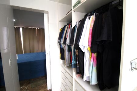 Apartamento para alugar com 100m², 2 quartos e sem vagaBanheiro e Closet da Suíte