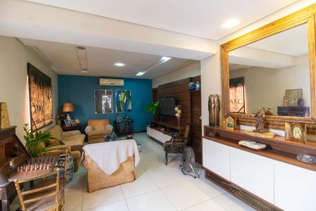 Casa à venda com 300m², 3 quartos e 5 vagasSala