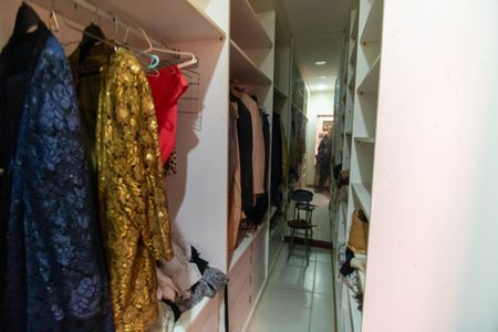 Casa à venda com 300m², 3 quartos e 5 vagasCloset da suíte