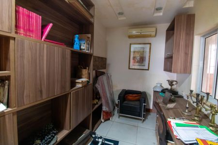 Quarto 1 de casa à venda com 3 quartos, 300m² em Santa Rosa, Niterói