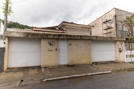 Casa à venda com 300m², 3 quartos e 5 vagasFachada