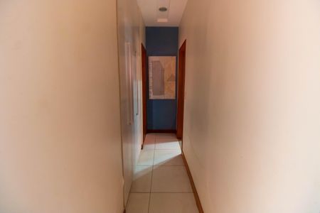 Casa à venda com 300m², 3 quartos e 5 vagasCorredor 