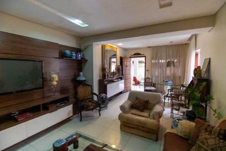 Sala de casa à venda com 3 quartos, 300m² em Santa Rosa, Niterói