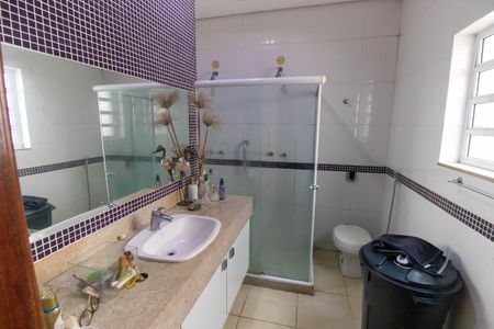 Casa à venda com 300m², 3 quartos e 5 vagasBanheiro da Suíte