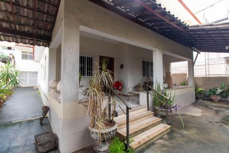 Casa à venda com 300m², 3 quartos e 5 vagasFachada