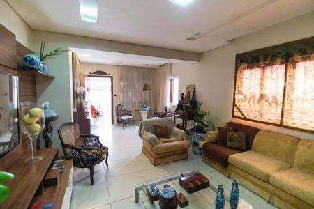 Casa à venda com 300m², 3 quartos e 5 vagasSala