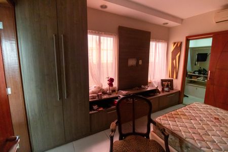 Casa à venda com 300m², 3 quartos e 5 vagasSuíte 