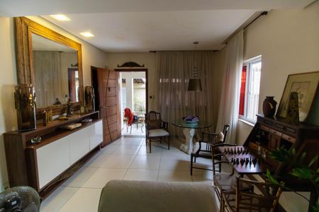 Casa à venda com 300m², 3 quartos e 5 vagasSala