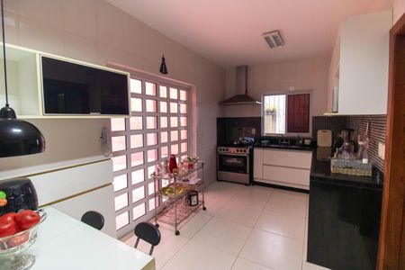 Casa à venda com 300m², 3 quartos e 5 vagasCozinha