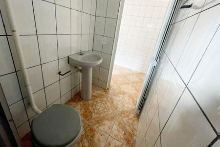 Banheiro de casa para alugar com 1 quarto, 80m² em Vila Zat, São Paulo