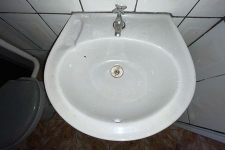 Banheiro - torneira de casa para alugar com 1 quarto, 80m² em Vila Zat, São Paulo