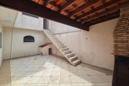 Casa à venda com 253m², 3 quartos e 2 vagasQuintal