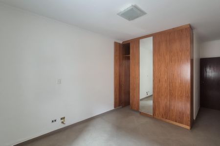 Casa à venda com 253m², 3 quartos e 2 vagasSuíte 2