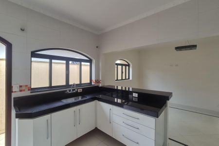Casa à venda com 253m², 3 quartos e 2 vagasCozinha - Armários