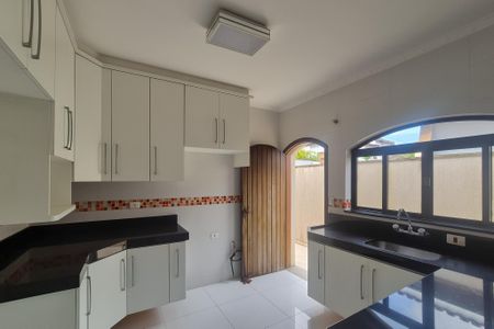 Casa à venda com 253m², 3 quartos e 2 vagasCozinha - Armários