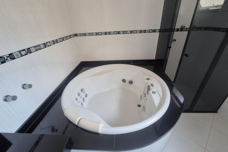 Casa à venda com 253m², 3 quartos e 2 vagasBanheiro da Suíte 1