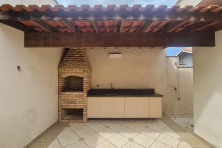 Casa à venda com 253m², 3 quartos e 2 vagasQuintal - churrasqueira