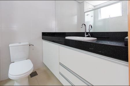 Banheiro suíte 1 de apartamento para alugar com 2 quartos, 60m² em Gutierrez, Belo Horizonte