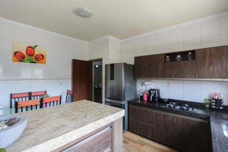 Casa à venda com 80m², 2 quartos e 2 vagas Casa à venda com 80m², 2 quartos e 2 vagasCozinha e Copa