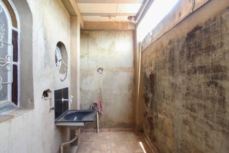 Casa à venda com 80m², 2 quartos e 2 vagas Casa à venda com 80m², 2 quartos e 2 vagasBarracão