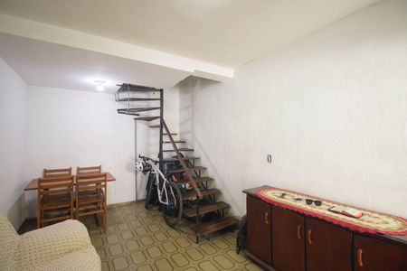 Sala de casa para alugar com 2 quartos, 146m² em Galo Branco, São Gonçalo