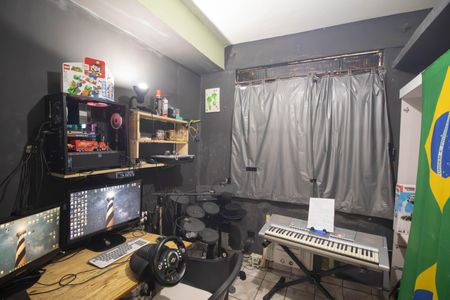 Quarto 1 de casa para alugar com 2 quartos, 146m² em Galo Branco, São Gonçalo