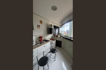 Apartamento à venda com 141m², 3 quartos e 3 vagasCozinha Varanda