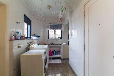 Apartamento à venda com 228m², 4 quartos e 3 vagas Apartamento à venda com 228m², 4 quartos e 3 vagasÁrea de Serviço