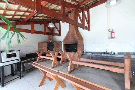 Apartamento à venda com 228m², 4 quartos e 3 vagas Apartamento à venda com 228m², 4 quartos e 3 vagasÁrea comum - Churrasqueira