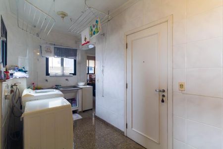 Apartamento à venda com 228m², 4 quartos e 3 vagas Apartamento à venda com 228m², 4 quartos e 3 vagasÁrea de Serviço