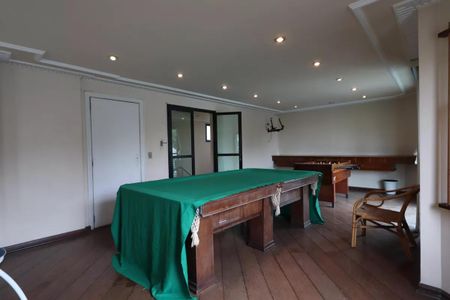 Apartamento à venda com 228m², 4 quartos e 3 vagas Apartamento à venda com 228m², 4 quartos e 3 vagasSala de Jogos