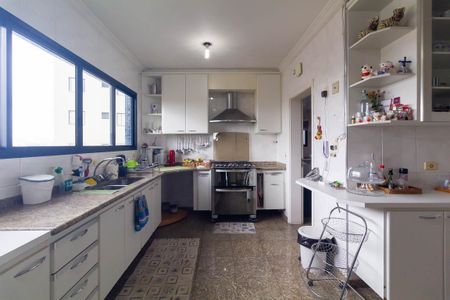 Apartamento à venda com 228m², 4 quartos e 3 vagas Apartamento à venda com 228m², 4 quartos e 3 vagasCozinha