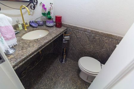 Apartamento à venda com 228m², 4 quartos e 3 vagas Apartamento à venda com 228m², 4 quartos e 3 vagasLavabo