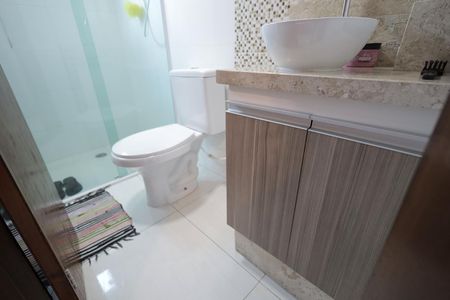 Apartamento à venda com 72m², 2 quartos e 1 vaga Apartamento à venda com 72m², 2 quartos e 1 vagaBanheiro Suíte