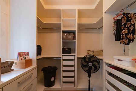 Apartamento para alugar com 218m², 3 quartos e 3 vagas Apartamento para alugar com 218m², 3 quartos e 3 vagasQuarto 2