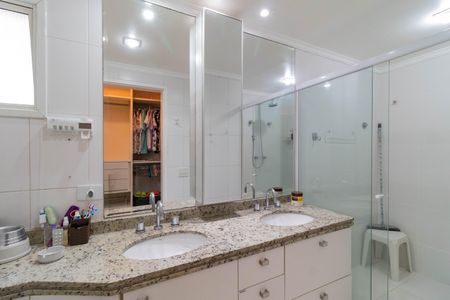 Apartamento para alugar com 218m², 3 quartos e 3 vagas Apartamento para alugar com 218m², 3 quartos e 3 vagasBanheiro da Suíte