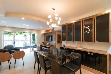 Apartamento para alugar com 218m², 3 quartos e 3 vagas Apartamento para alugar com 218m², 3 quartos e 3 vagasSala de Jantar