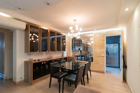 Apartamento para alugar com 218m², 3 quartos e 3 vagas Apartamento para alugar com 218m², 3 quartos e 3 vagasSala de Jantar