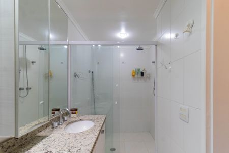 Apartamento para alugar com 218m², 3 quartos e 3 vagas Apartamento para alugar com 218m², 3 quartos e 3 vagasBanheiro da Suíte