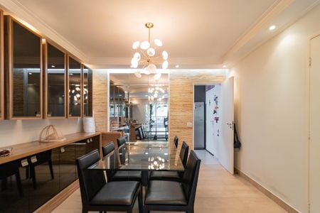 Apartamento para alugar com 218m², 3 quartos e 3 vagas Apartamento para alugar com 218m², 3 quartos e 3 vagasSala de Jantar