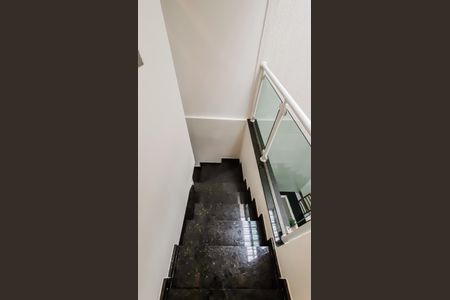 Casa à venda com 110m², 3 quartos e 2 vagasEscada