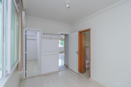 Apartamento à venda com 4 quartos, 146m² em Heliópolis, Belo Horizonte