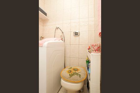 Banheiro de apartamento à venda com 1 quarto, 36m² em Azenha, Porto Alegre